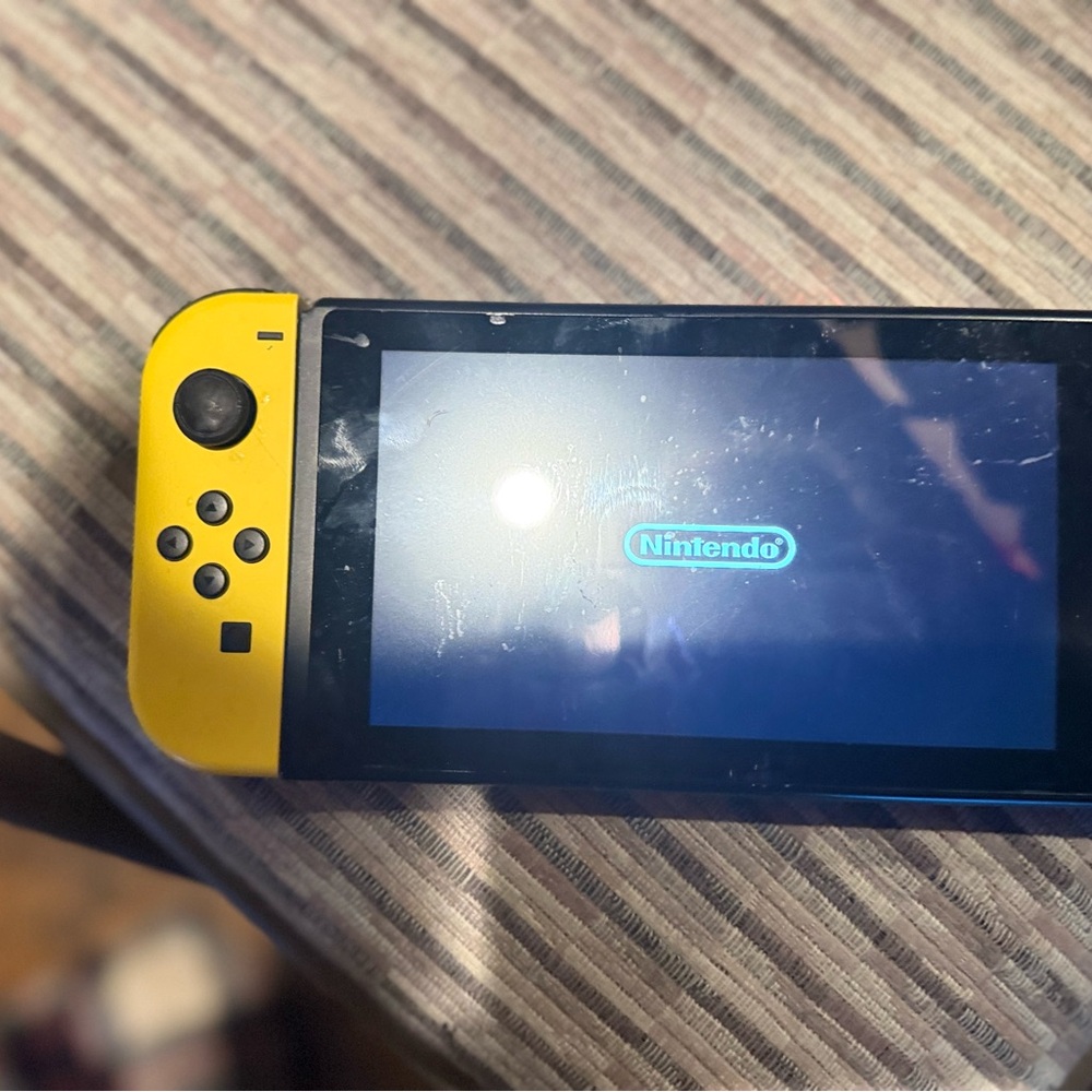 Yellow and Blue Gaming Console - Picture 12 of 13